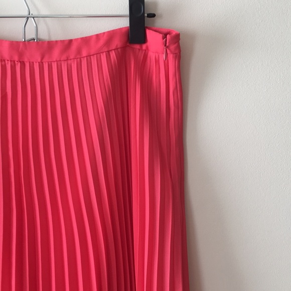 LOFT coral pleated midi skirt - Picture 2 of 4